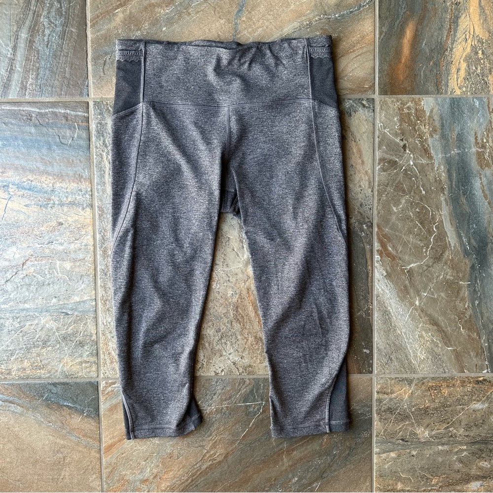 Lululemon Free Runner Crop Heathered Black Gray Women’s Size 8